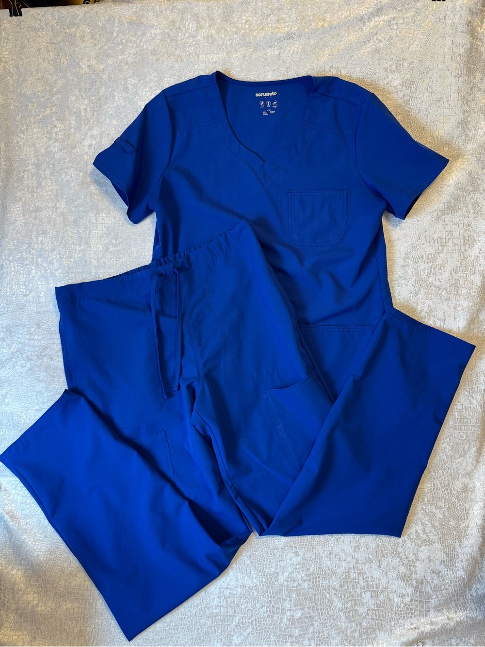 Scrubstar premium scrub set,
Women’s size Medium
